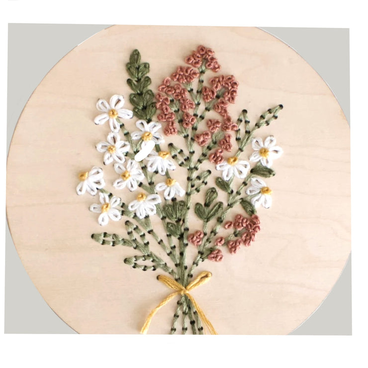 6" WOOD EMBROIDERY - DAISY BOUQUET